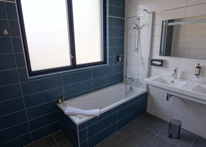De Charme L'orée Du Parc Hotel 4*