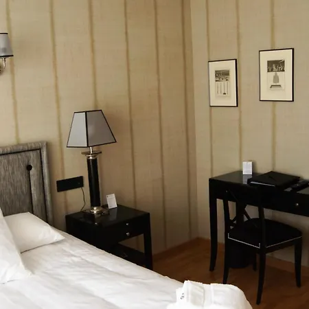 De Charme L'oree Du Parc 4*